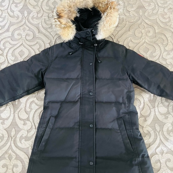 Canada Goose, Shelburne Parka Heritage, Black, Size Small with Fur Trim Hood - Picture 10 of 16